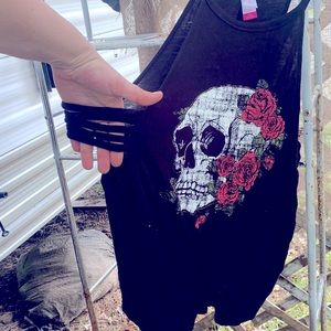 Tank top with skull